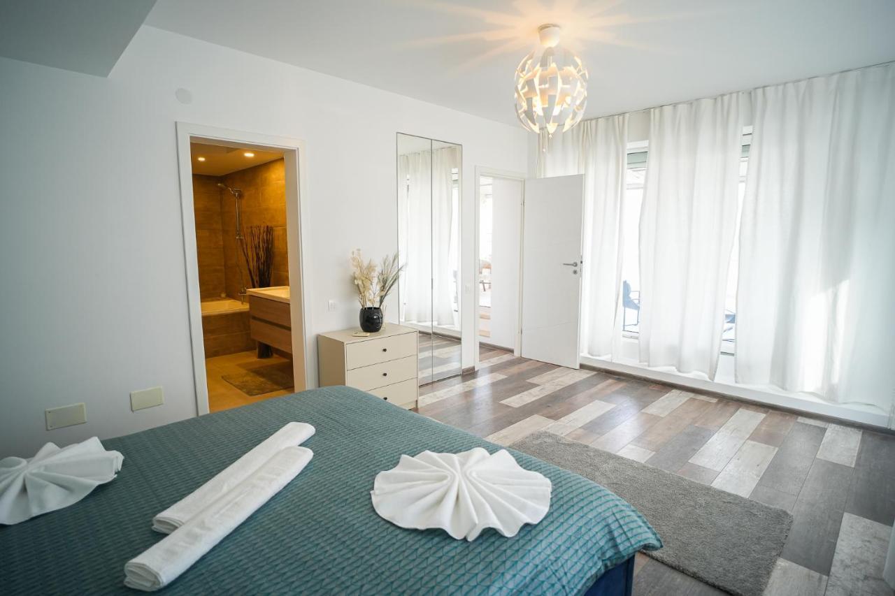 Penthouse With Huge Rooftop & Amazing City View Bukarest Exterior foto
