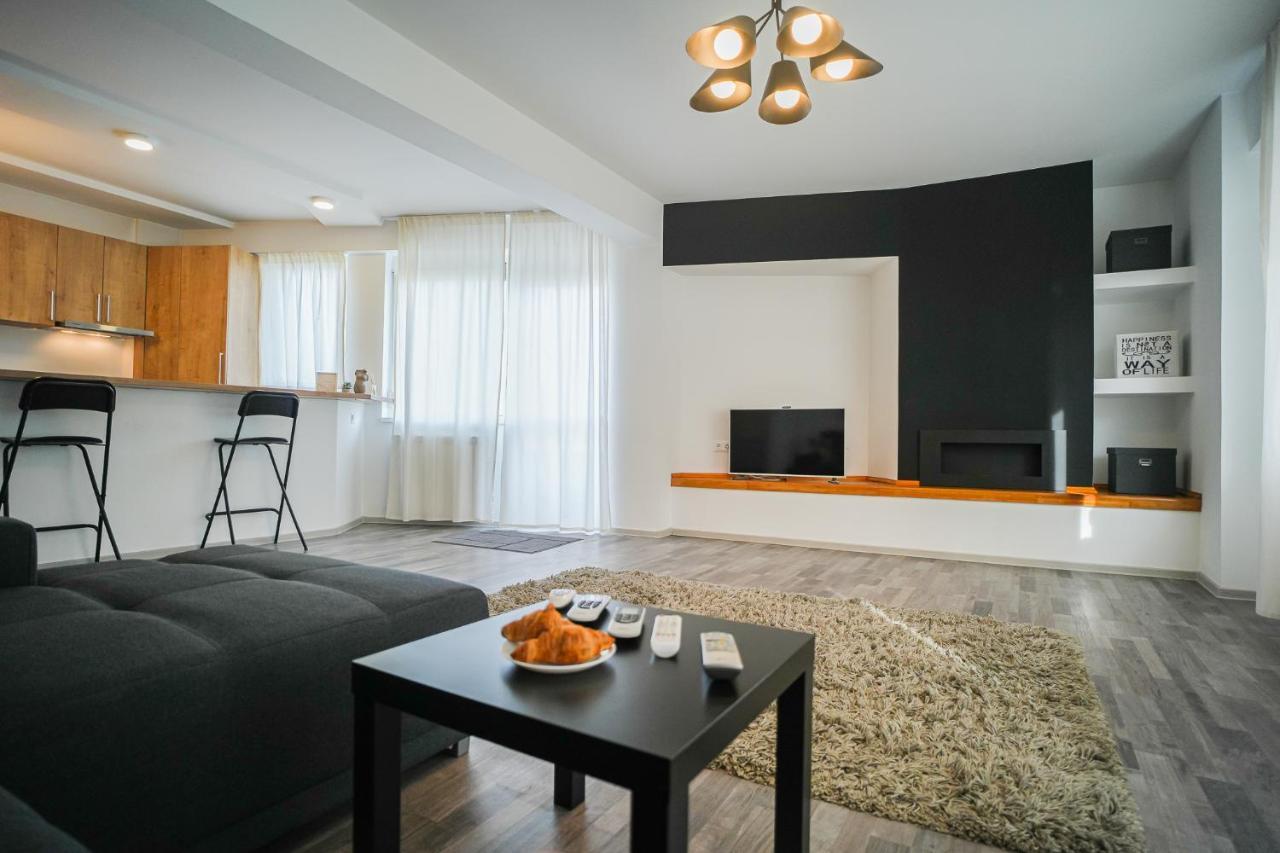 Penthouse With Huge Rooftop & Amazing City View Bukarest Exterior foto